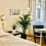 Sunny Midterm Apartman